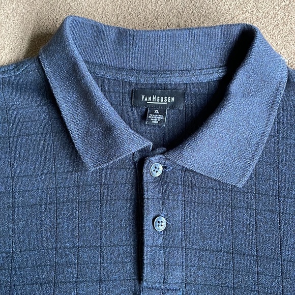 Van Heusen.  Gray Long Sleeve Collared Shirt.  XL - Picture 8 of 11